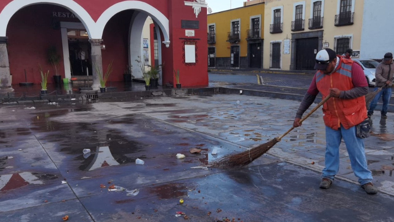 Por: Cortesía Ayuntamiento de San Pedro Cholula realizó labores de limpieza tras la ejecución del “Trueque Milenario”