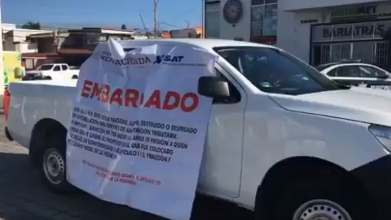 Por: Cortesía Embarga el SAT la Plaza Lazcarro de San Pedro Cholula