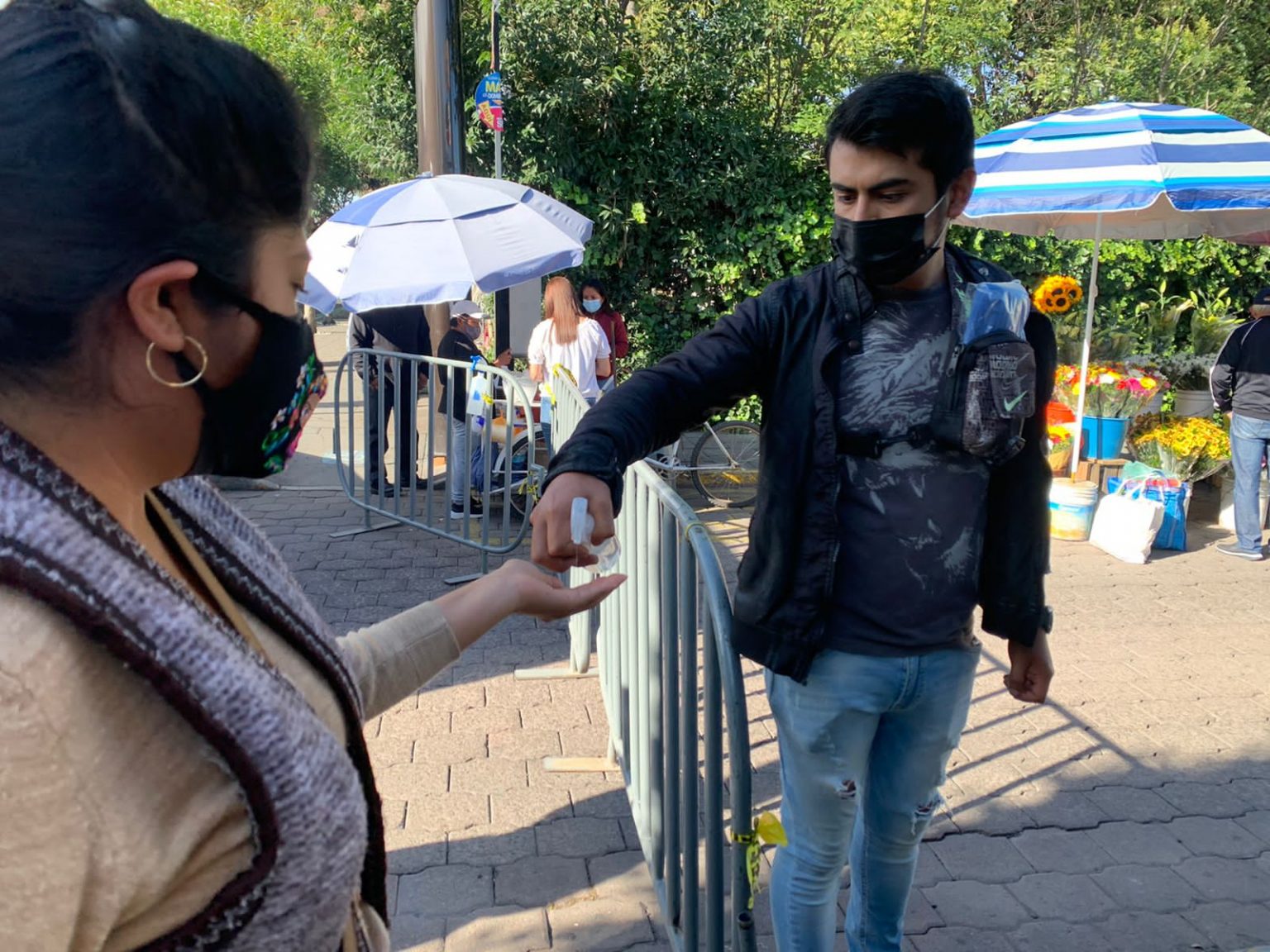 Por: Cortesía Coloca Ayuntamiento de Tlaxcala filtros sanitarios en mercado y tianguis