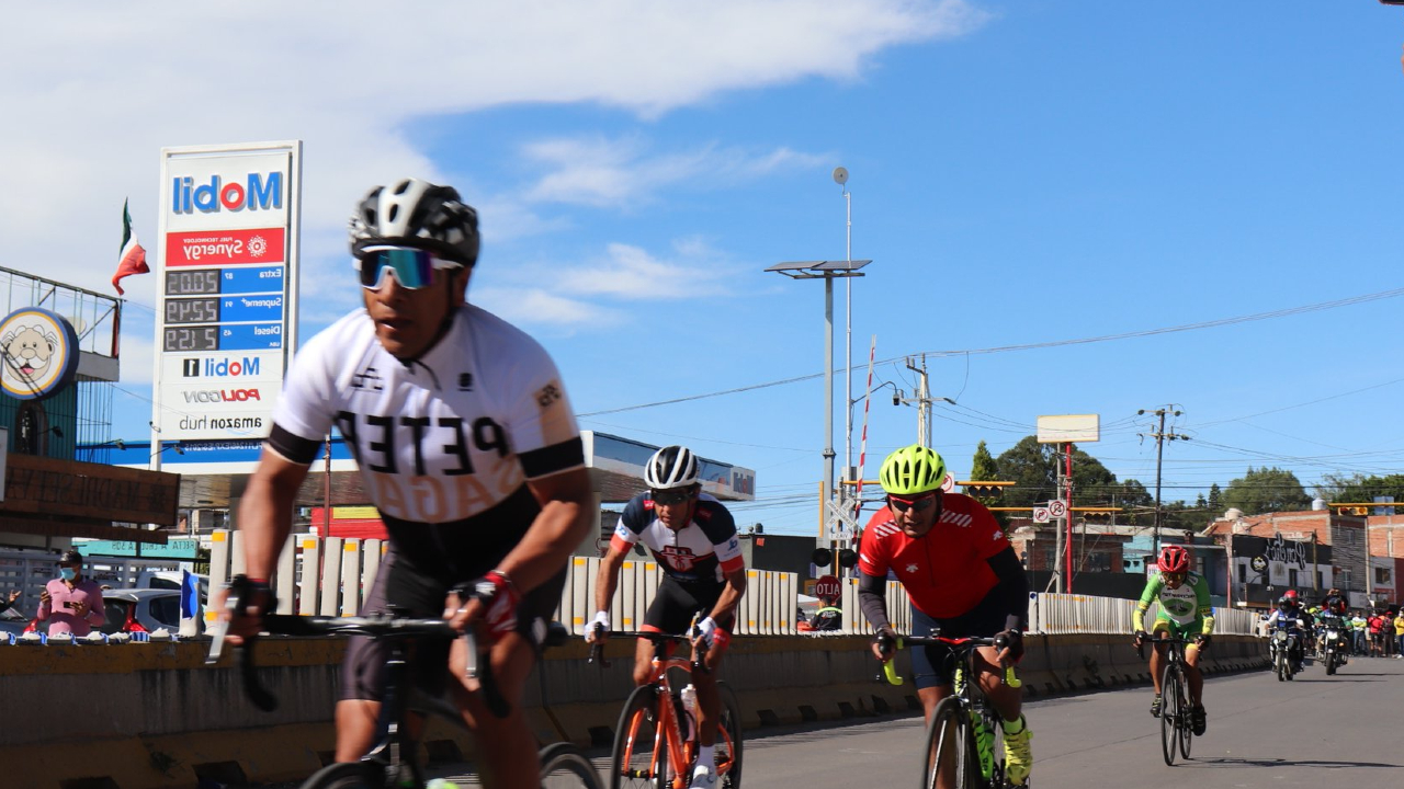 Por: Cortesía Efectúan en San Pedro Cholula una nueva edición de la “Carrera Milenaria” de ciclismo