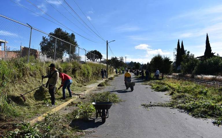 Por: Cortesía Se limpian calles en Santa Cruz Tlaxcala