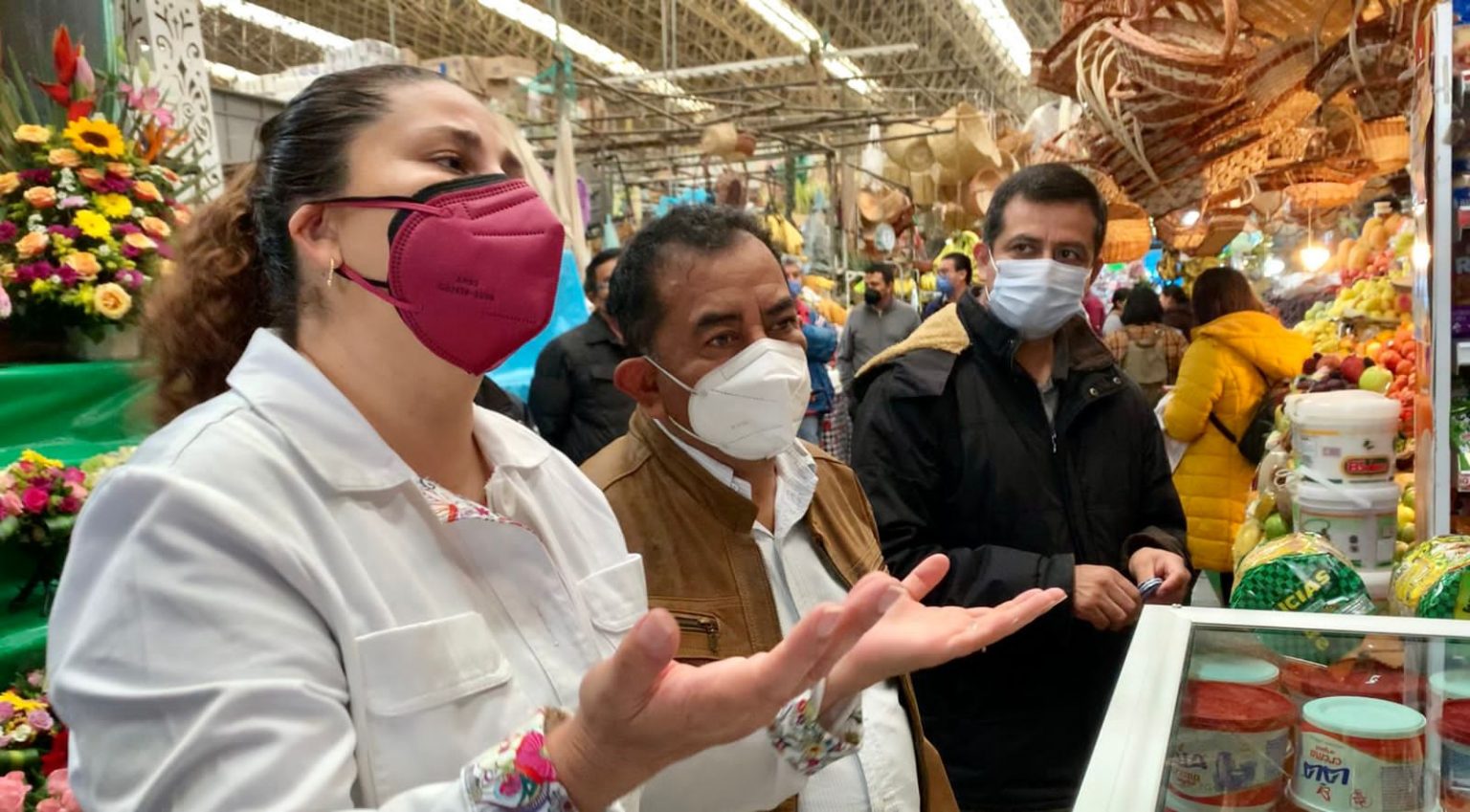 Por: Cortesía Locatarios del mercado municipal de Tlaxcala aceptan respetar salidas de emergencia y delimitación de espacios