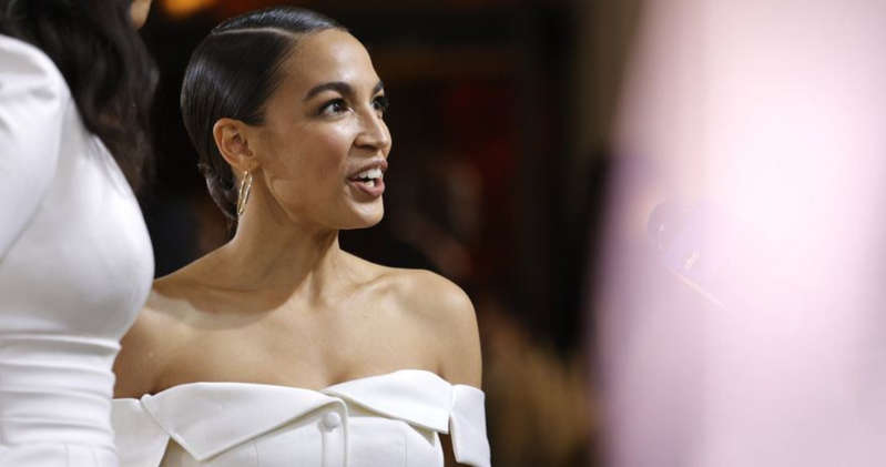 “¡Que los ricos paguen impuestos!”; Protestan en la Met Gala