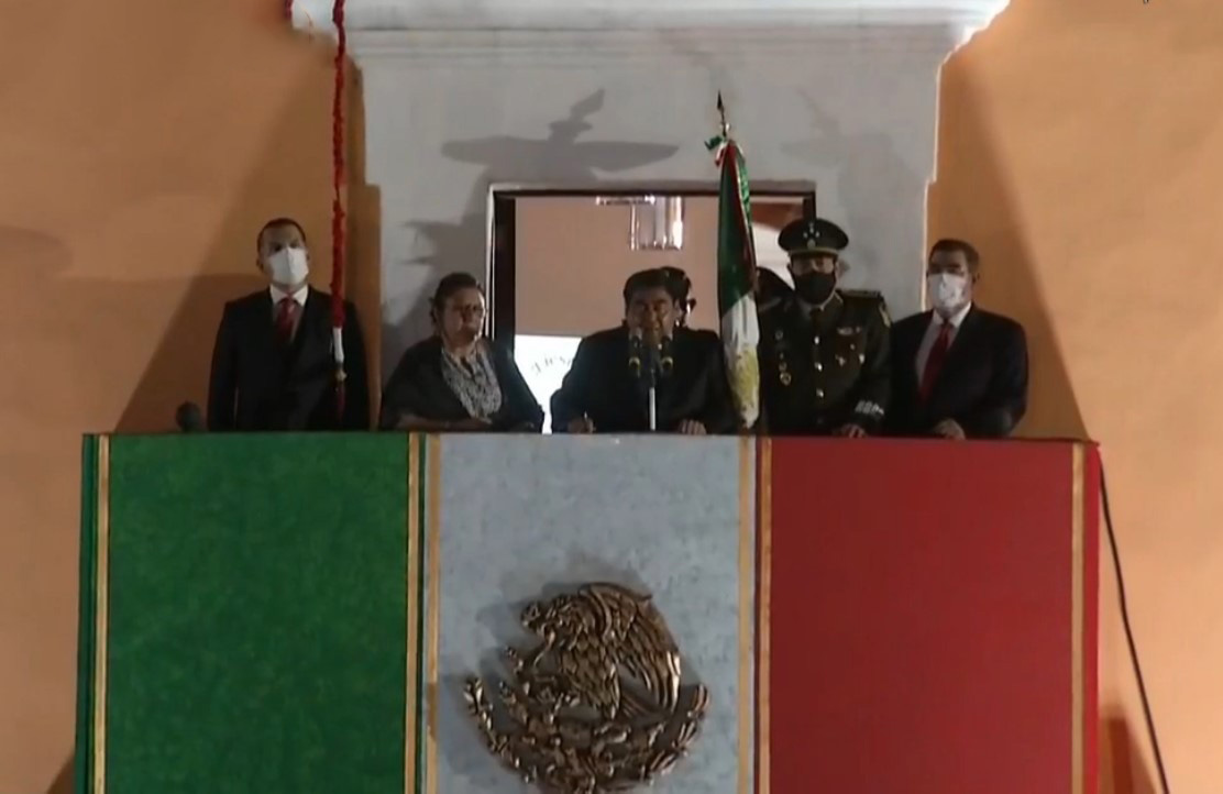 Por: Cortesía ¡Viva la unidad, la democracia, la justicia! ¡Viva Puebla! enfatiza Barbosa durante Grito de Independencia