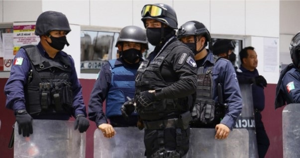 Por: Cortesía Maestros de Tecamachalco se manifiestan en SEP; exigen la destitución de su supervisor de zona