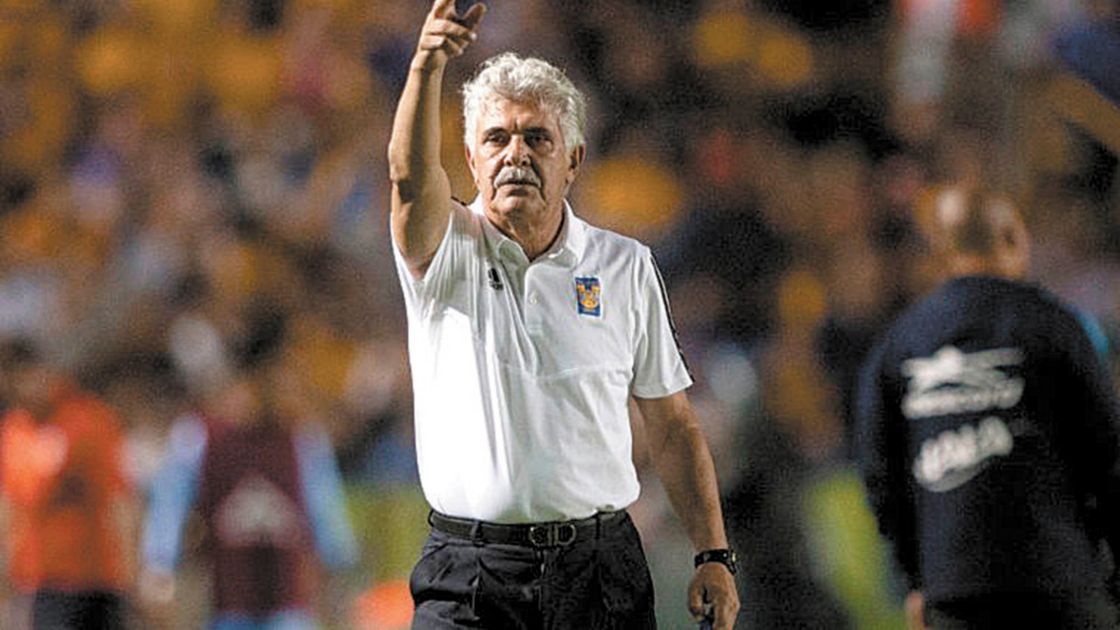 Por: Cortesía Con 14 títulos, 'Tuca' Ferretti cumple 30 años ininterrumpidos como director técnico