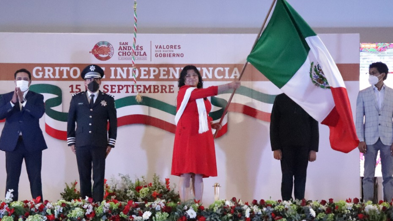 Por: Cortesía Con medidas de sanidad el Ayuntamiento San Andrés Cholula efectuó la ceremonia del Grito de Independencia