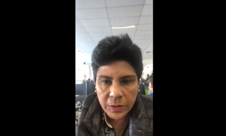 Por: Cortesía Congresista de Perú aparece bañándose durante reunión de virtual (Video)