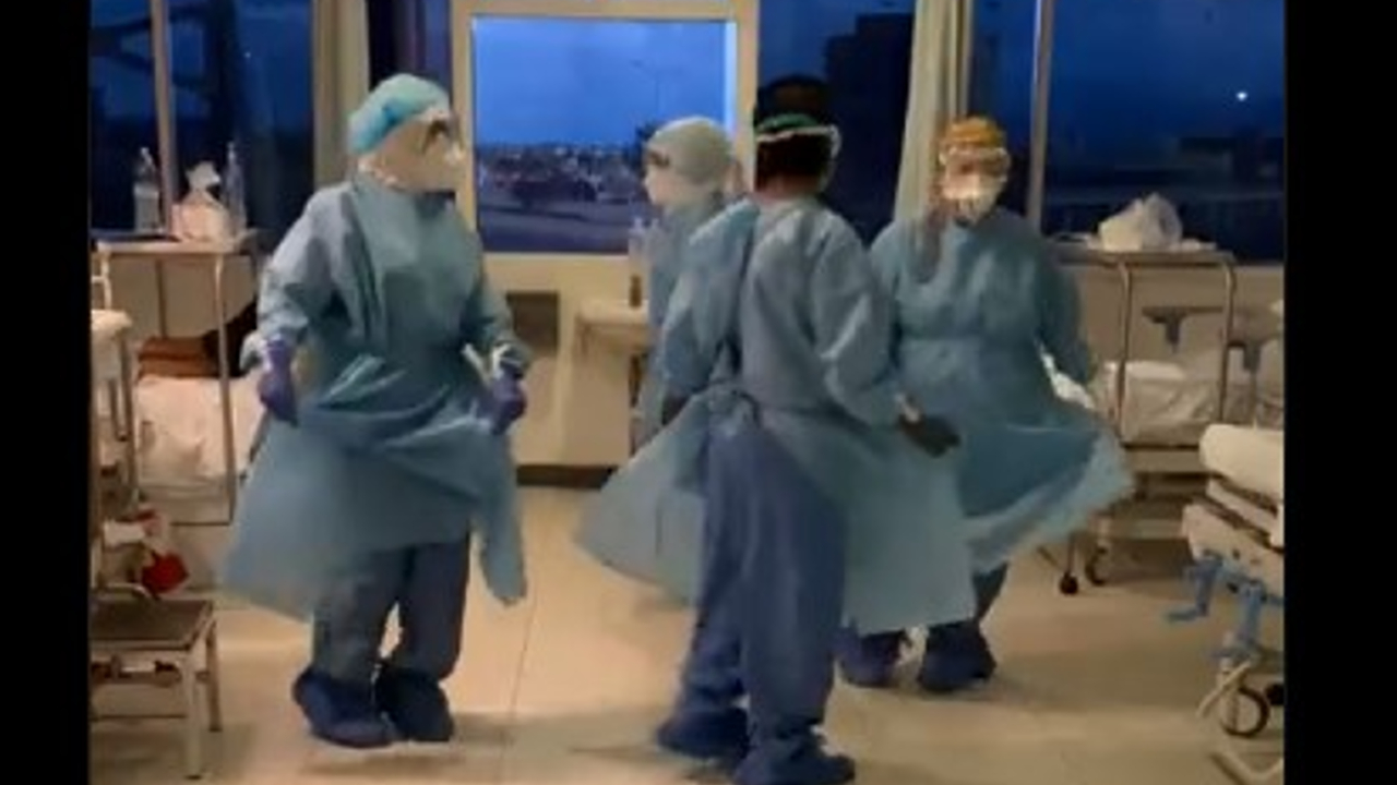 Por: Cortesía ¡Al ritmo de Jarabe Tapatío! Enfermeras de Cholula levantan el ánimo a sus pacientes COVID