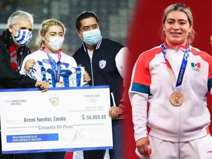 Por: Cortesía La medallista Aremi Fuentes denuncia que gobierno le dio cheque sin fondos como premio