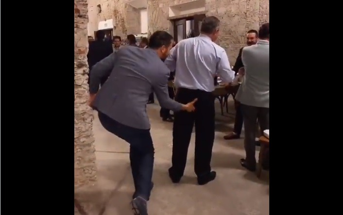 Por: Cortesía CCE se deslinda del video en que empresarios son manoseados