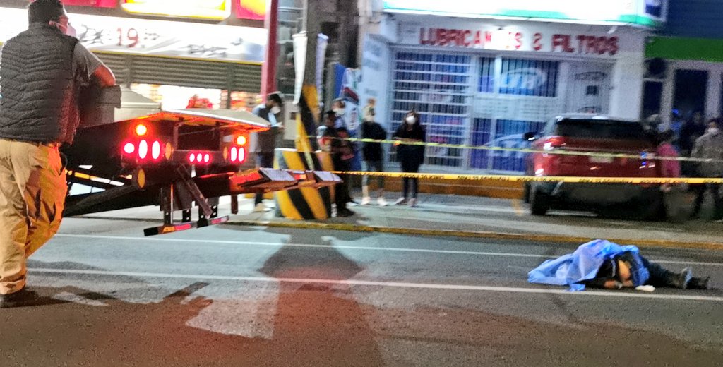 Por: Cortesía Conductor abandona auto y huye tras atropellar a hombre de la tercera edad en Puebla