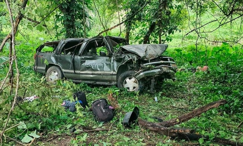 Camioneta se accidenta y cae a un barranco, viajaban migrantes cubanos, deja 4 muertos en Veracruz