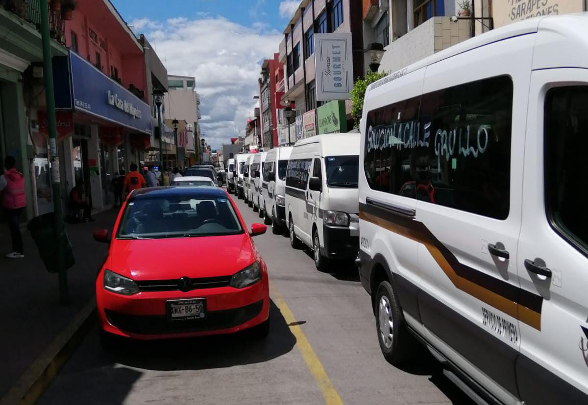 Por: Cortesía Cierran calles en Chiautempan, colectivos se molestan por privación de calle