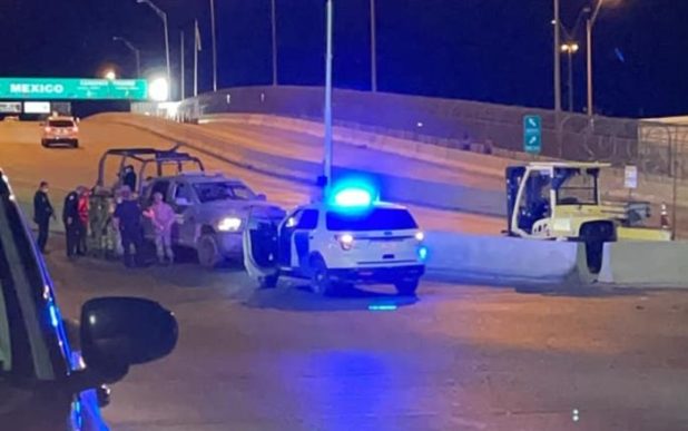 Solados mexicanos son detenidos en EU abordo de un vehículo oficial de la Sedena