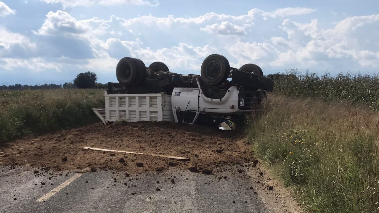 Por: Cortesía Un Camión de Carga se volcó en la carretera Cholula-Calpan