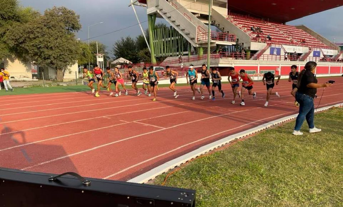 Por: Cortesía Erick Salvador dentro de los tres primeros en el control de pista y campo