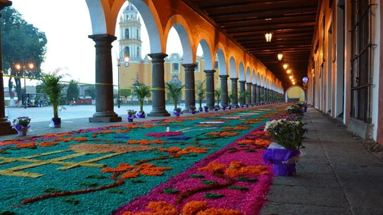 Por: Cortesía Tras dos años de ausencia se volverá realzar la tradicional colocación de alfombras en San Pedro Cholula