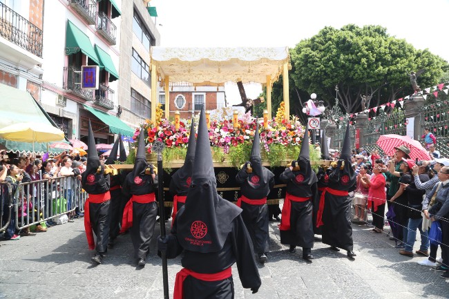 Siete imágenes religiosas y representativas de Puebla recorrieron más de 3 km del centro histórico 