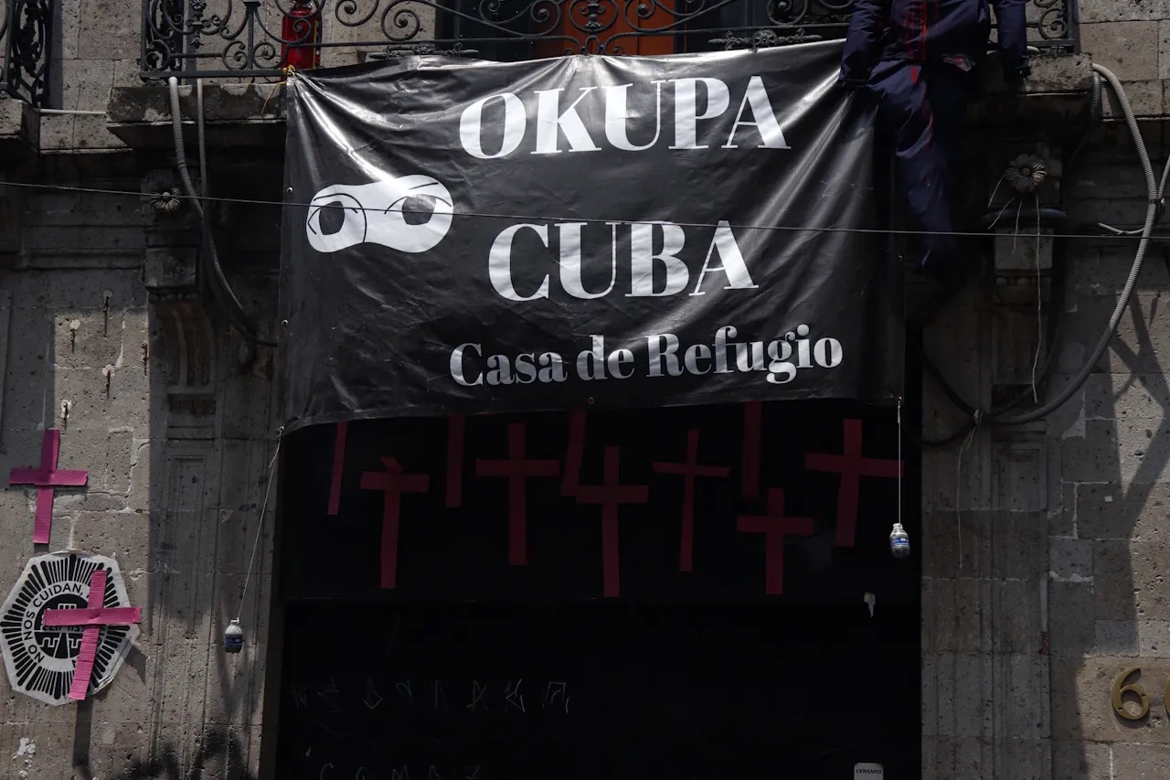 Por: Cortesía Denuncian que colectivo feminista "Okupa" gastaba donativos en fiestas, mariachis y drogas