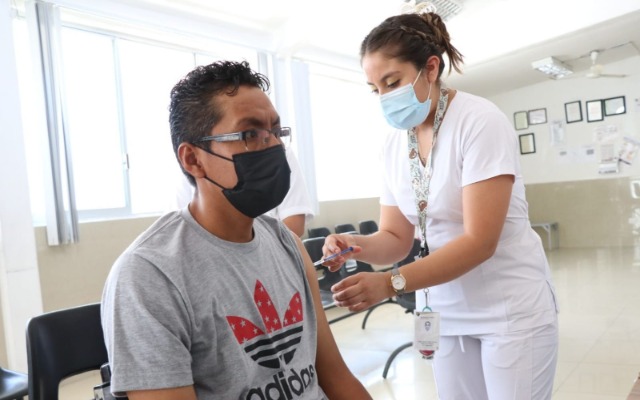 No está prevista la aplicación de una cuarta dosis contra el Covid-19 en Puebla: Salud