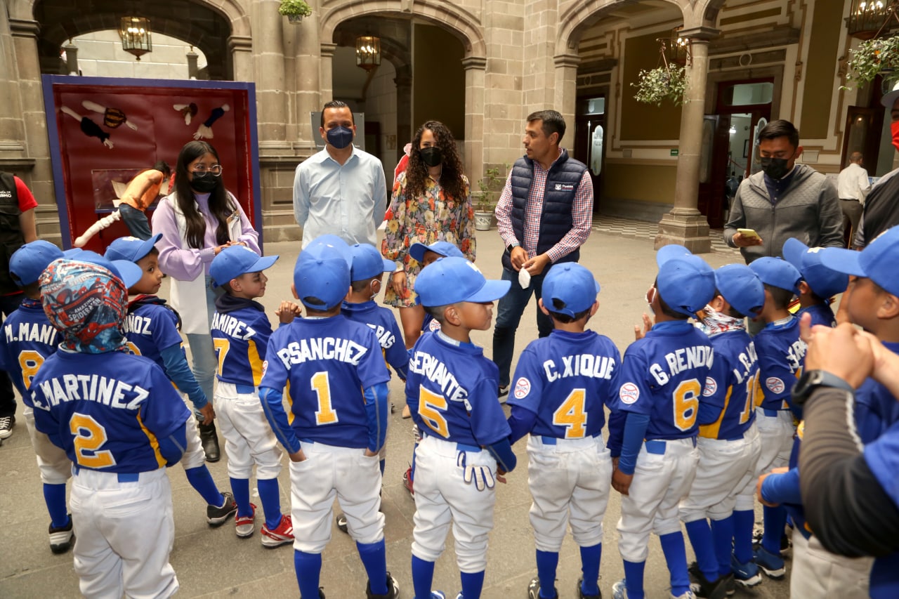 Selección Infantil de Beisbol visitó el Palacio Municipal