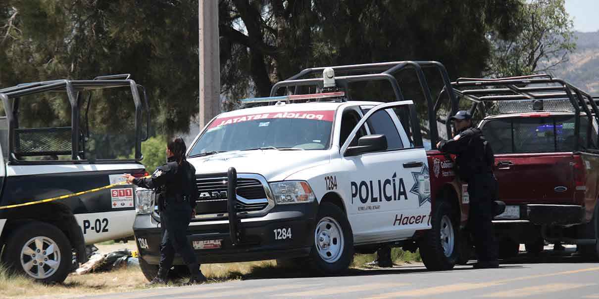 Por: Cortesía Abandonan 2 cuerpos embolsados al costado de un panteón de Acajete