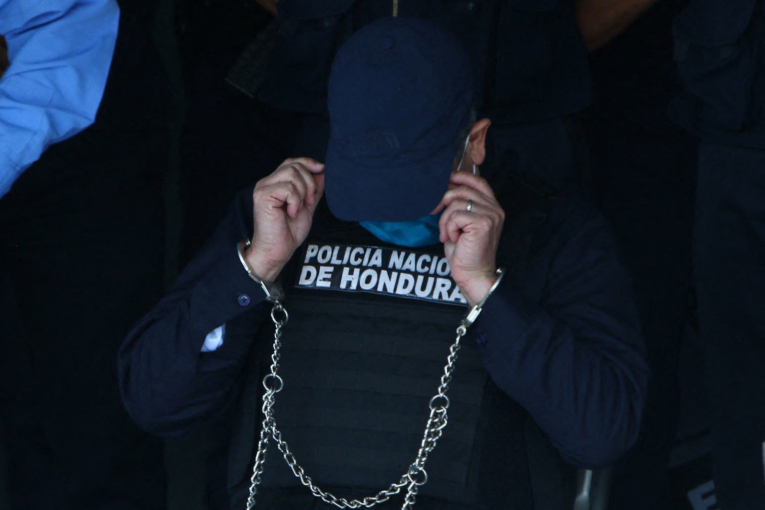 Extraditan a EU a expresidente de Honduras, Juan Orlando Hernández por nexos con El Chapo