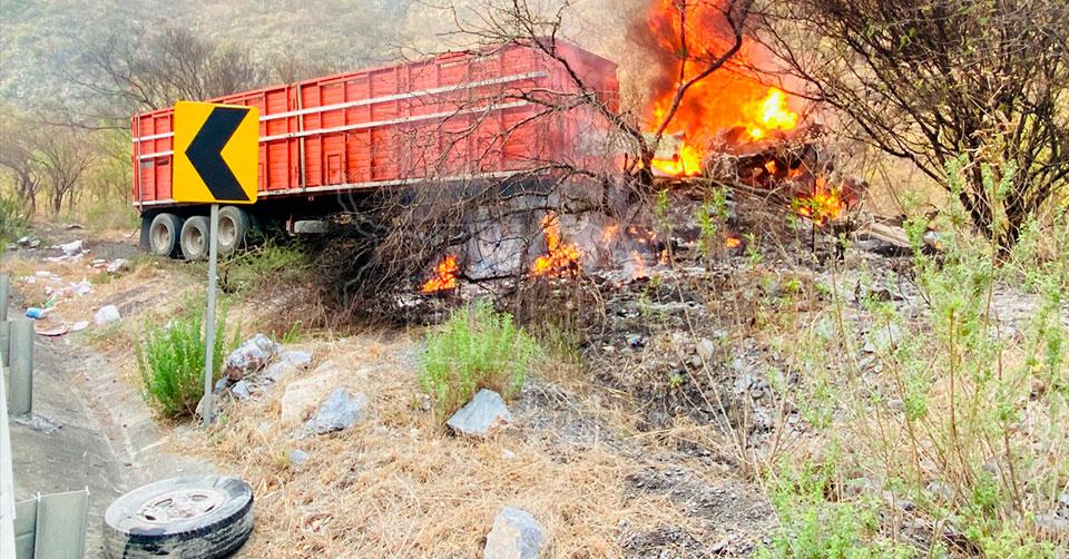 Por: Cortesía Mueren calcinadas 9 personas durante accidente en la carretera Rumbo Nuevo, en Tamaulipas