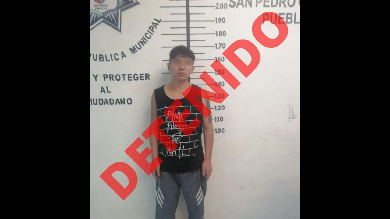 Por: Cortesía En San Pedro Cholula detuvieron a un joven por grafitear propiedad privada