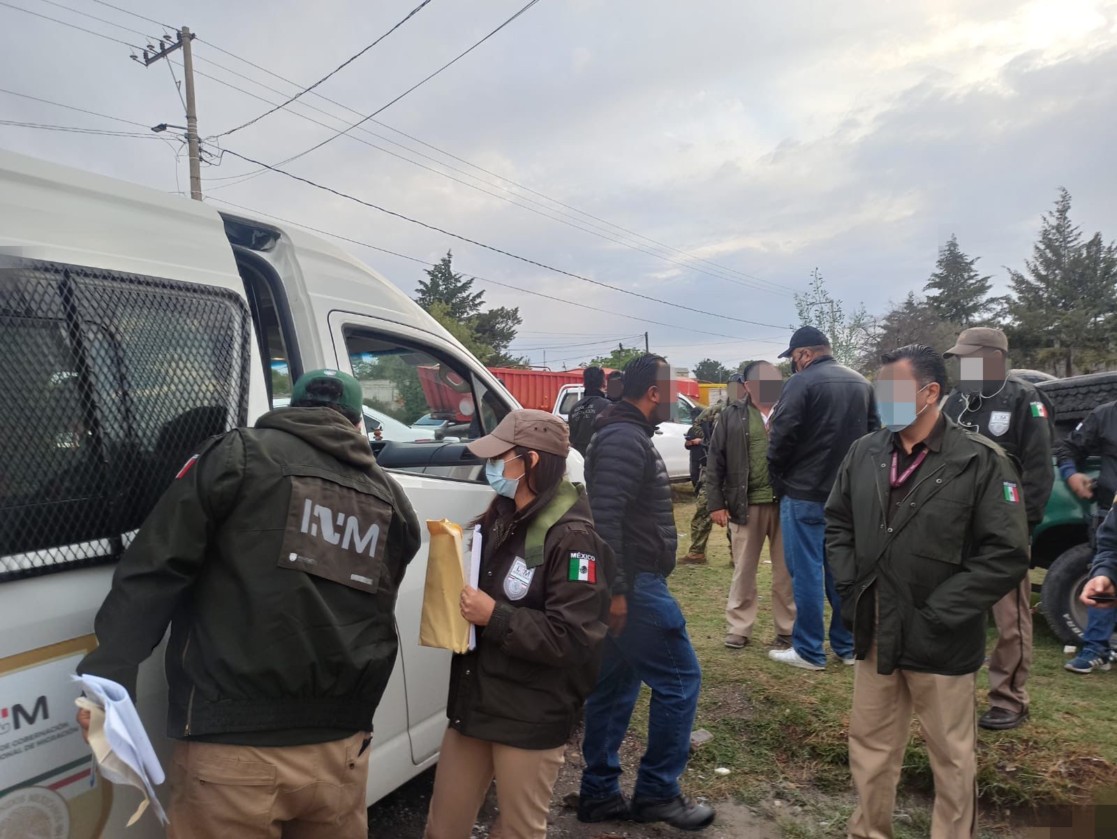 Por: Cortesía Hallan en Puebla a 386 migrantes que serían trasladados a EEUU por un grupo criminal; hay seis detenidos