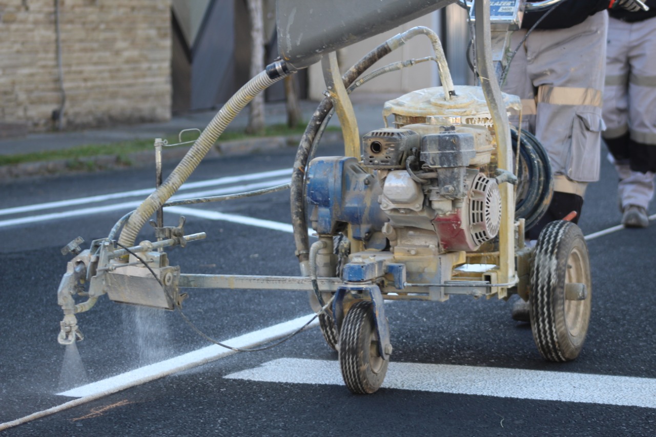 Inician con trazo de cajones para parquímetros en Puebla