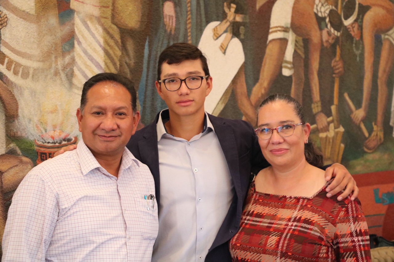 Por: Cortesía El Instituto Municipal del Deporte recibió a pitcher poblano firmado por los Diamondbacks