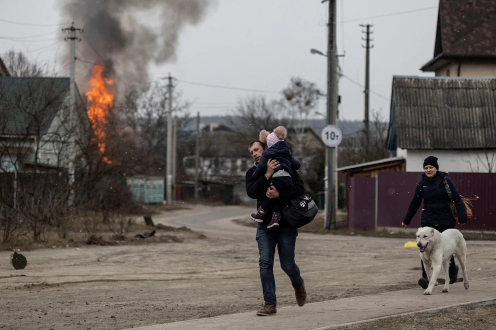 Por: Cortesía Asesinaron tropas rusas a esposos ucranianos que intentaron huir de kiev; sobrevivió su pequeño