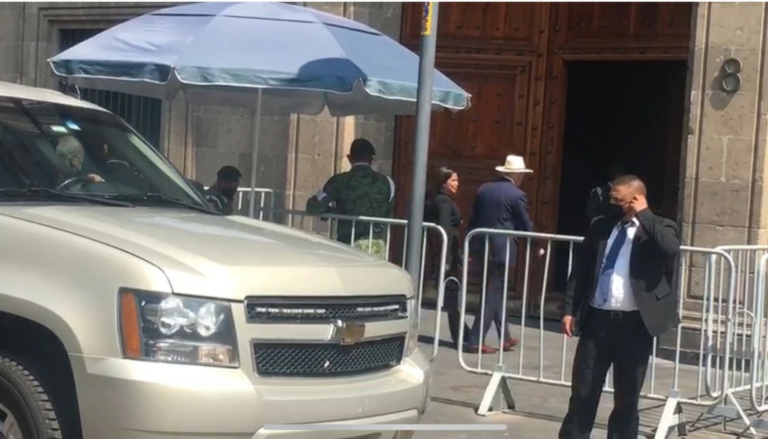 Por: Cortesía Llega Ken Salazar a Palacio Nacional tras declaraciones de AMLO contra EEUU