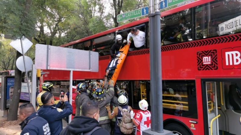 Por: Cortesía Accidente entre Metrobús y autobús deja al menos 5 heridos de gravedad en CDMX