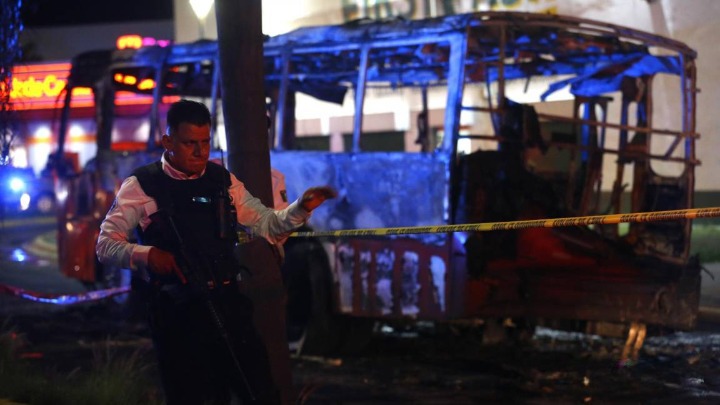 Por: Cortesía Violencia en Jalisco y Guanajuato: queman vehículos, se desatan balaceras y bloqueos tras operativo