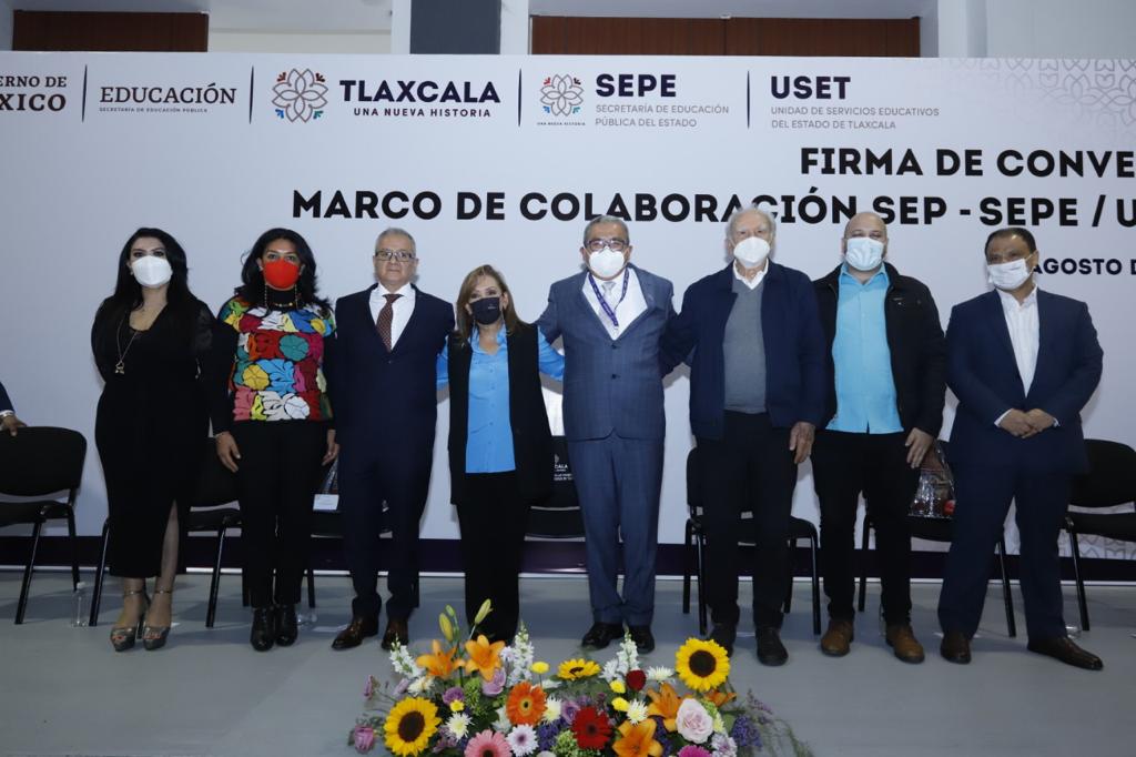 Firman convenio gobiernos federal y estatal para fortalecer a la educación