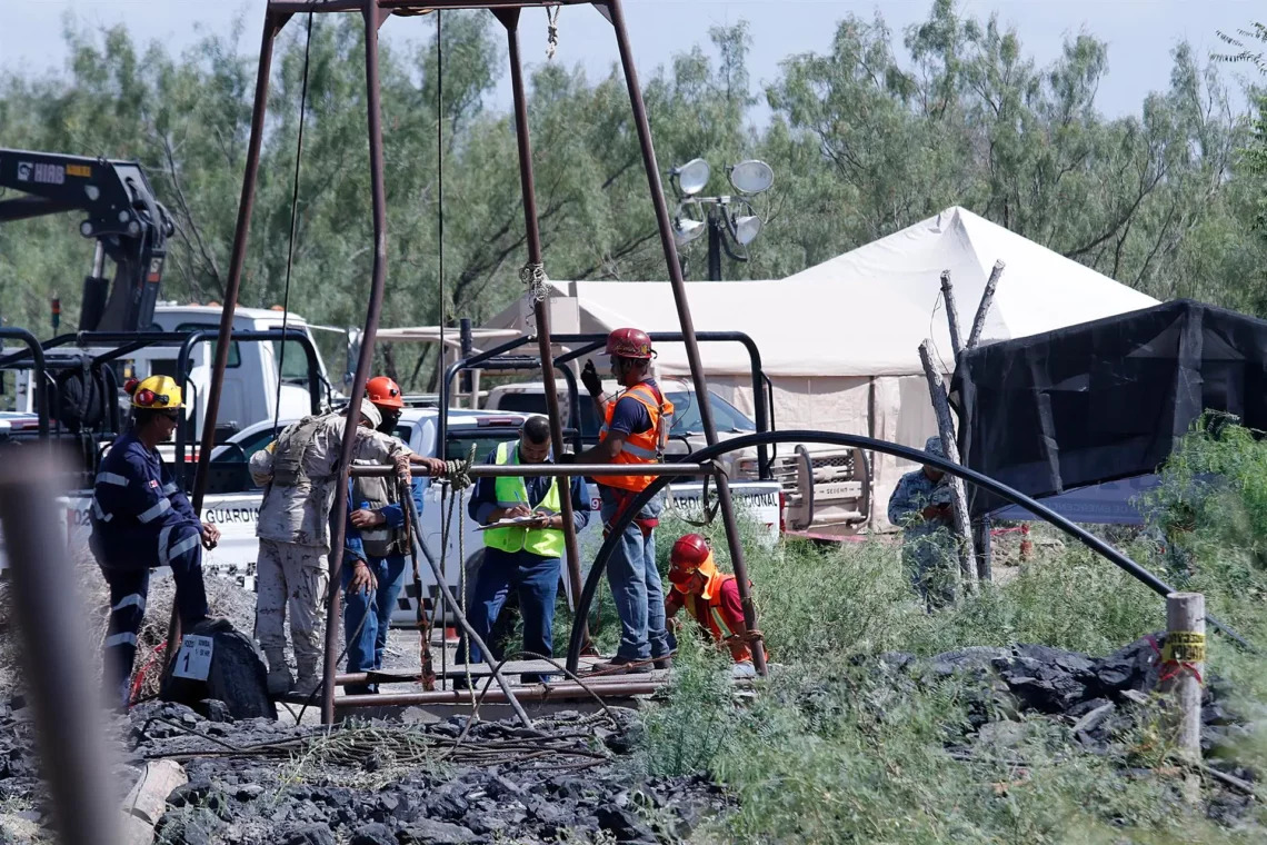 Por: Cortesía Extracción de agua en mina de Coahuila lleva el 97%, se alista rescate de mineros: PC