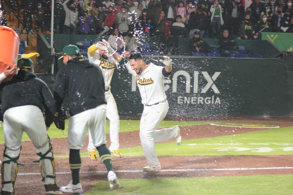 Por: Cortesía Espectacular triunfo de Pericos sobre Leones para igualar la serie