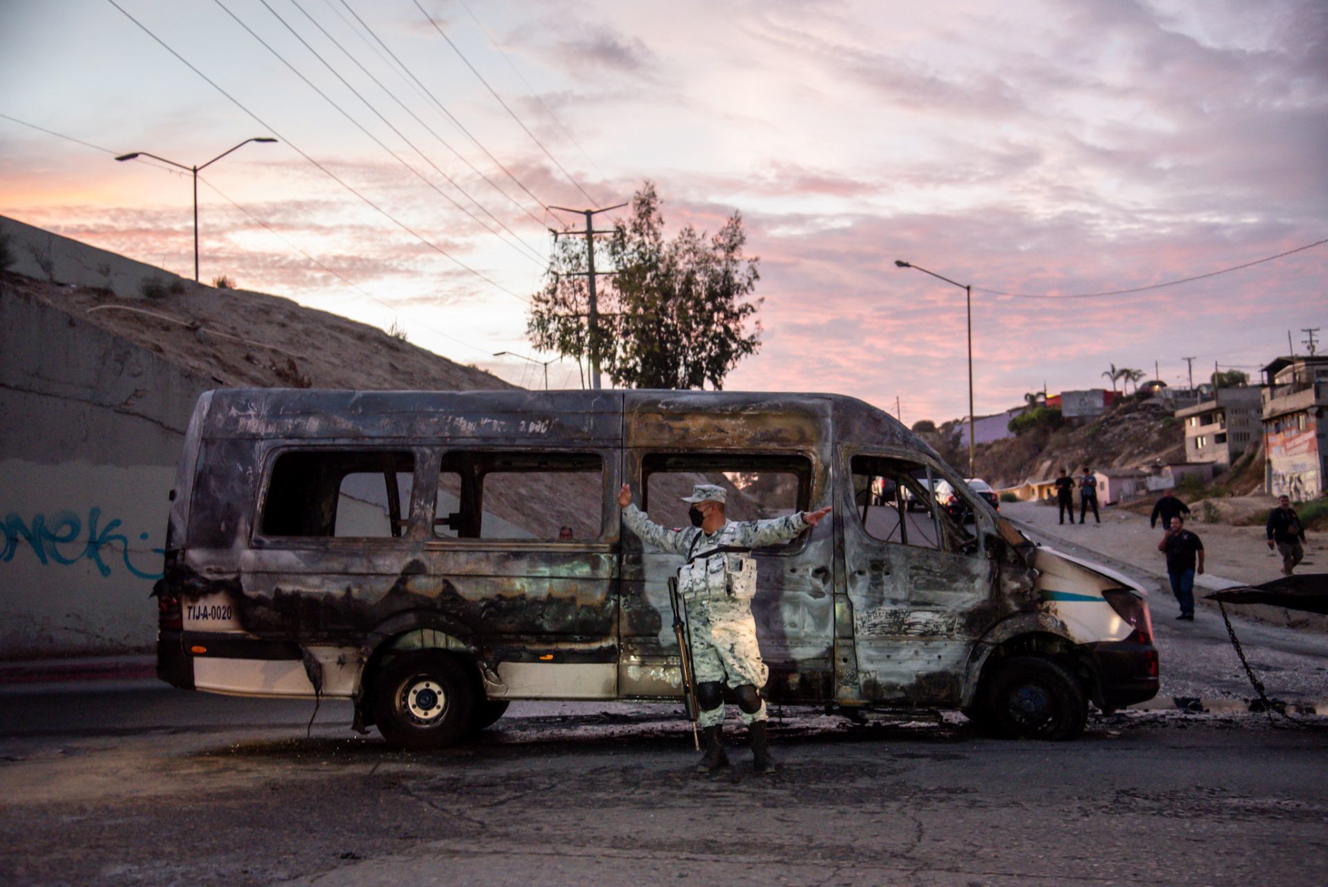 Por: Cortesía Bloqueos e incendios en Baja California fue por presunta pelea entre cárteles de Sinaloa y Jalisco; hay 17 detenidos