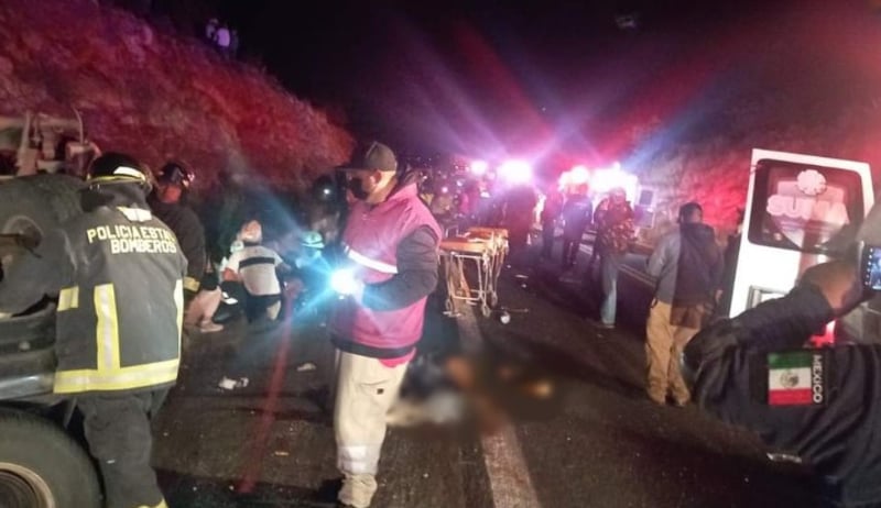 Por: Cortesía Camión con migrantes se accidenta en la México - Veracruz; hay 6 muertos y 11 heridos