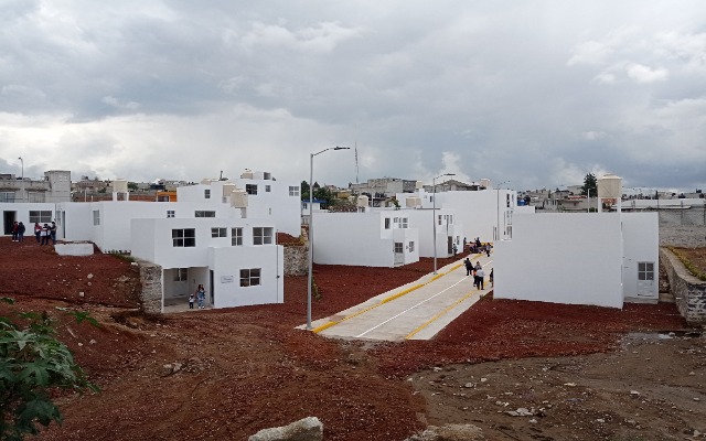 Por: Daniel Jiménez Personas que perdieron patrimonio en la explosión en San Pablo Xochimehuacan reciben nuevas casas