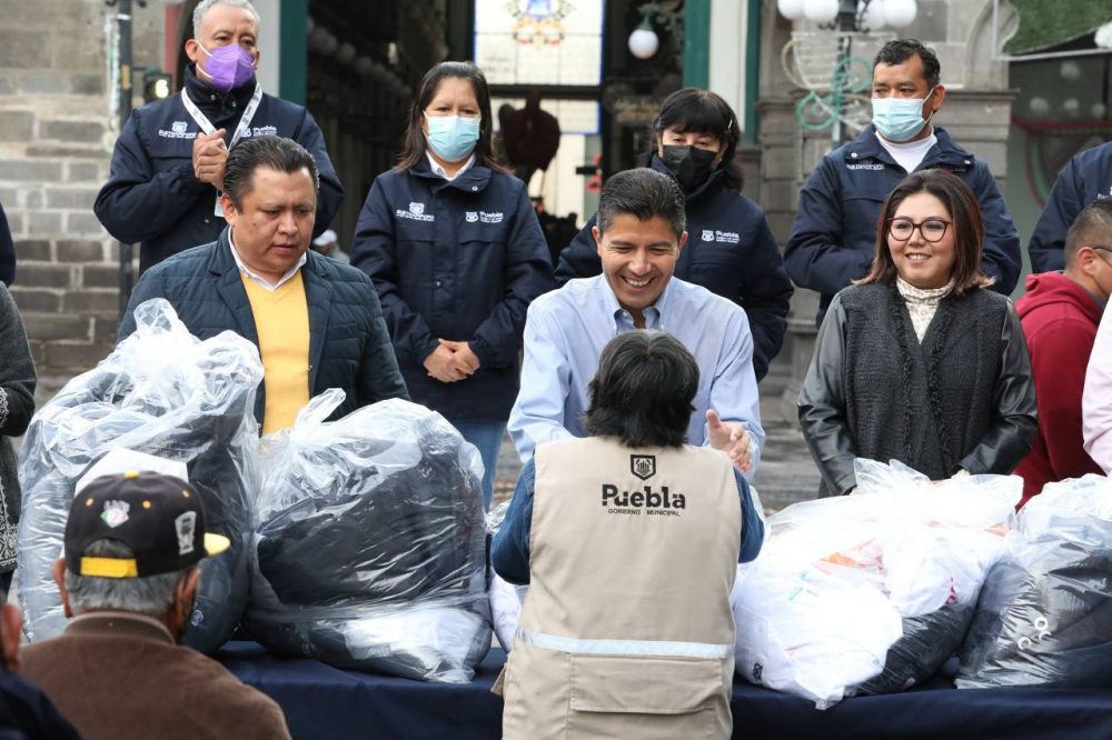 Por: Cortesía Entrega Ayuntamiento de Puebla uniformes a sindicalizados