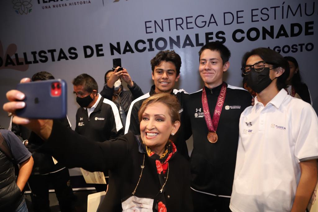 Gobierno Estatal otorgó estímulos económicos a medallistas nacionales CONADE 2022