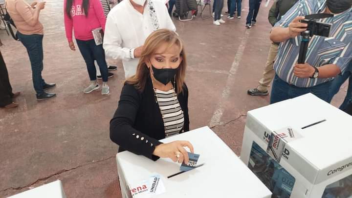 Acude gobernadora a emitir su voto para la renovación de consejeros de MORENA