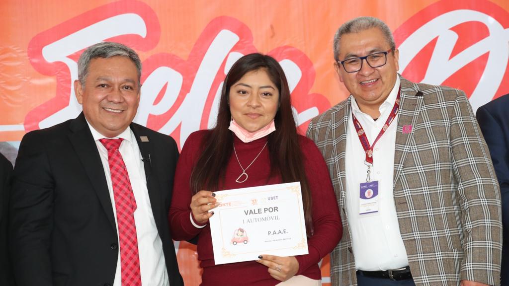 Por: Cortesía Festejan autoridades educativas y sindicales a trabajadores de apoyo y asistencia a la educación