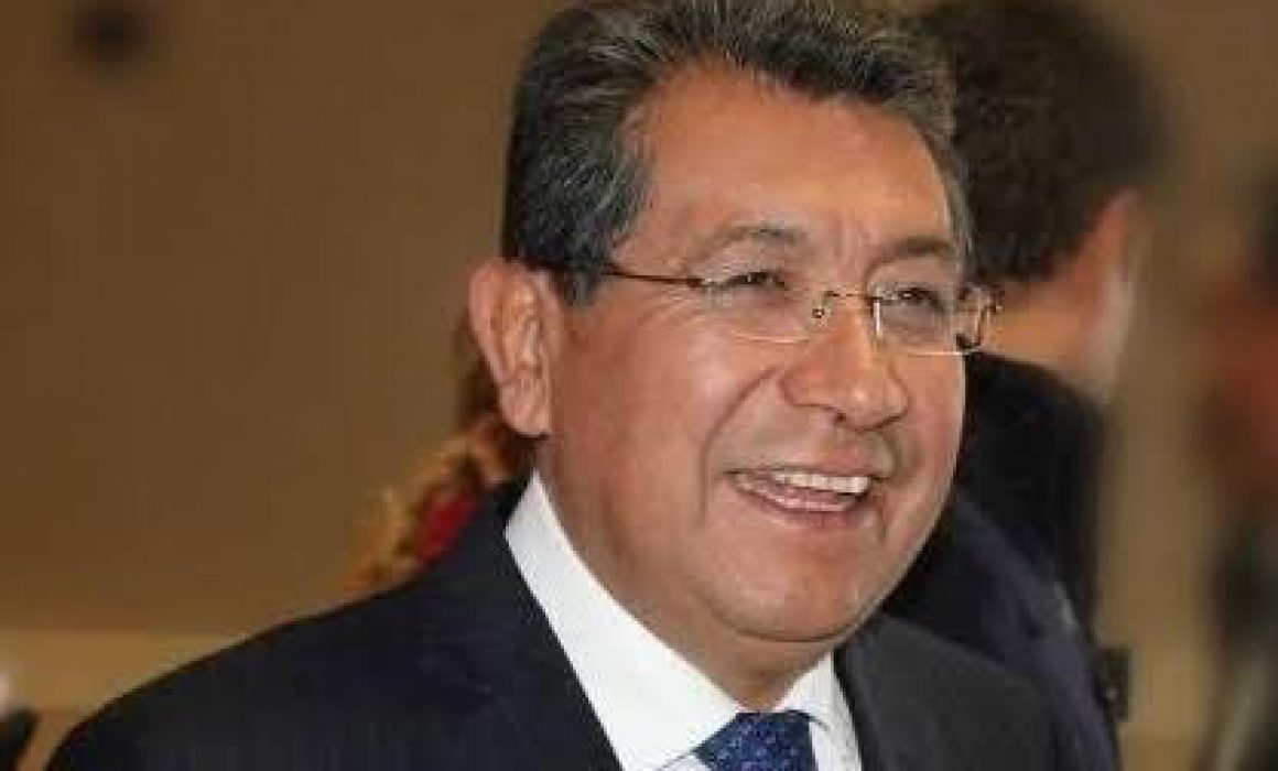 Regresa Serafín Ortiz como nuevo rector de la UATx