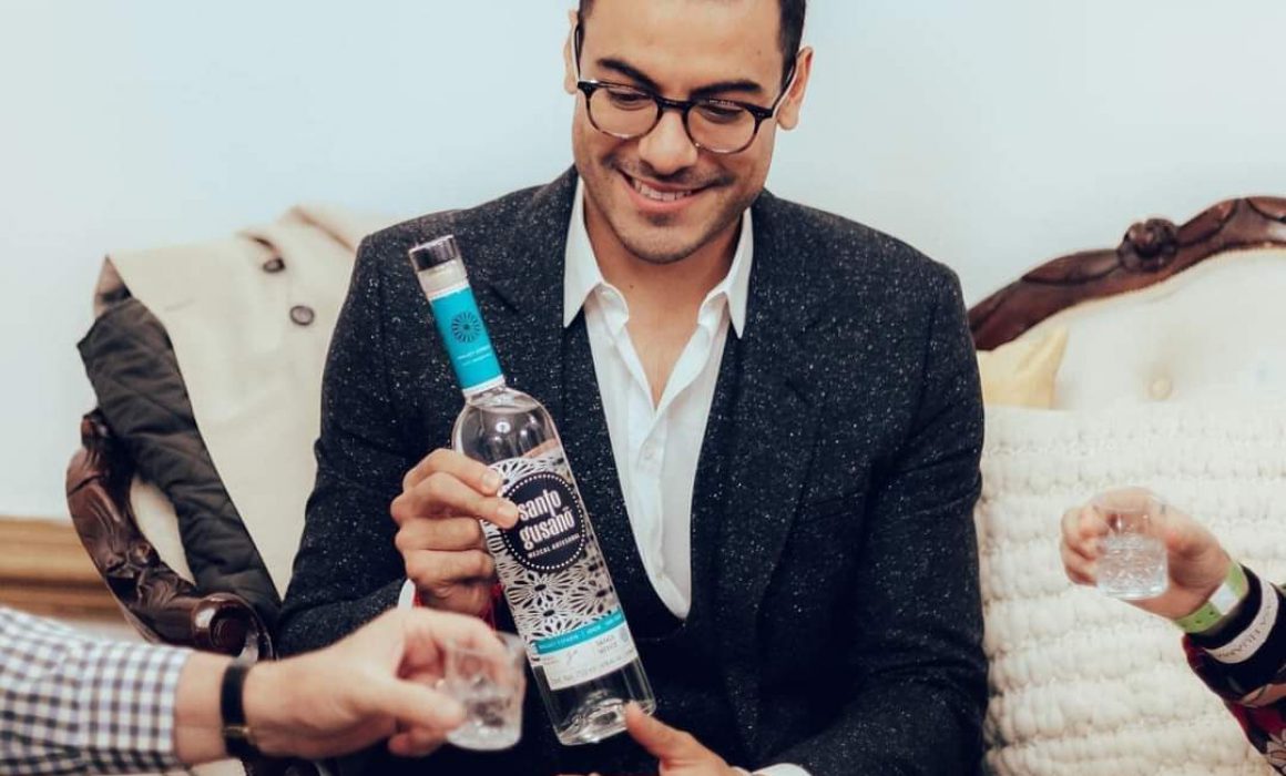 Por: Cortesía ¿Conoces Santo Gusano?, es el mezcal de Carlos Rivera