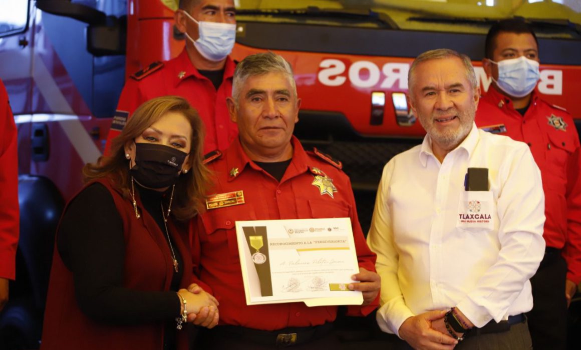 Celebró Lorena Cuéllar 40 aniversario del Heroico Cuerpo de Bomberos